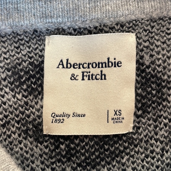 Abercrombie Zip Crew neck sweater, Size XS - Picture 3 of 4